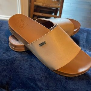 REEF CUSHION Scout slide size 8 . Barely worn